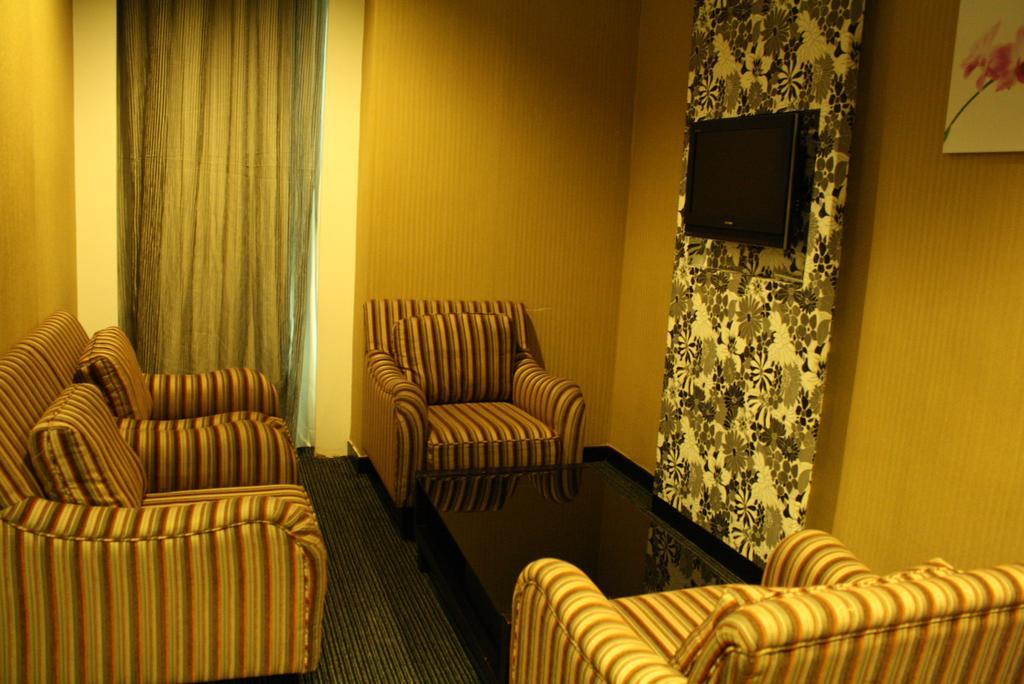 Grand Borneo Hotel Kota Kinabalu Exterior foto