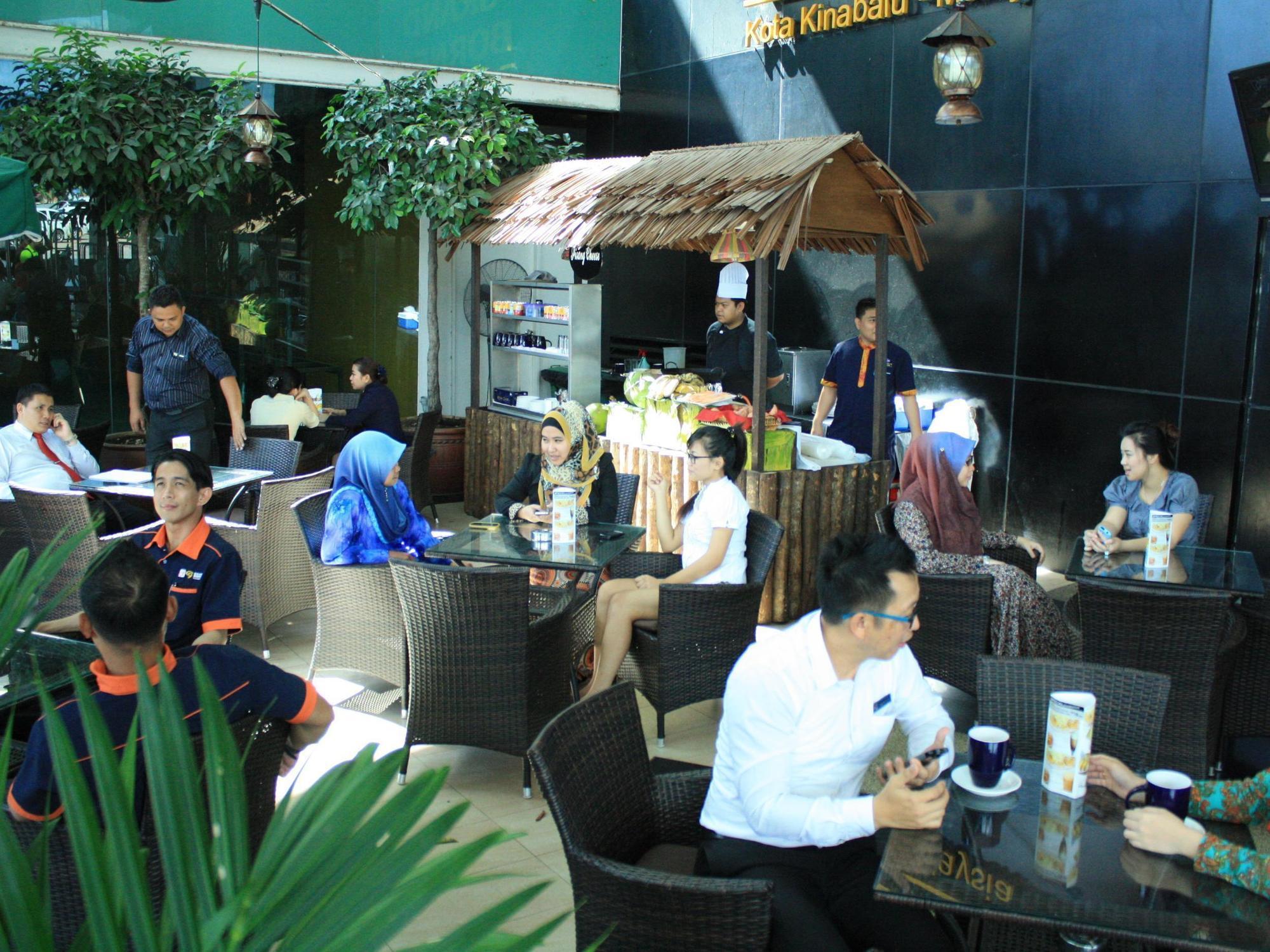 Grand Borneo Hotel Kota Kinabalu Exterior foto