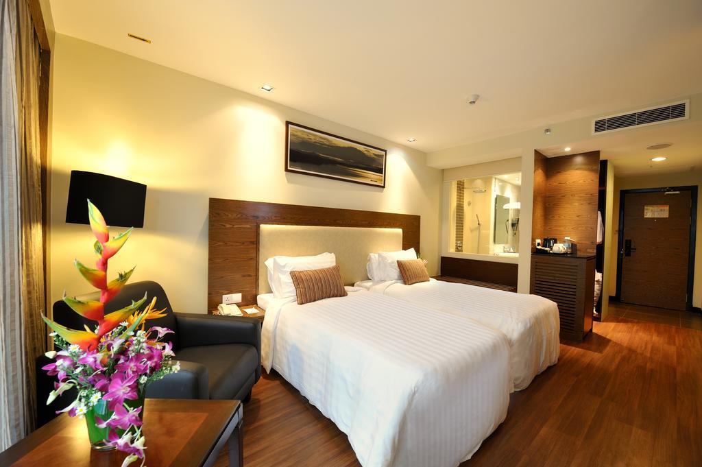 Grand Borneo Hotel Kota Kinabalu Exterior foto