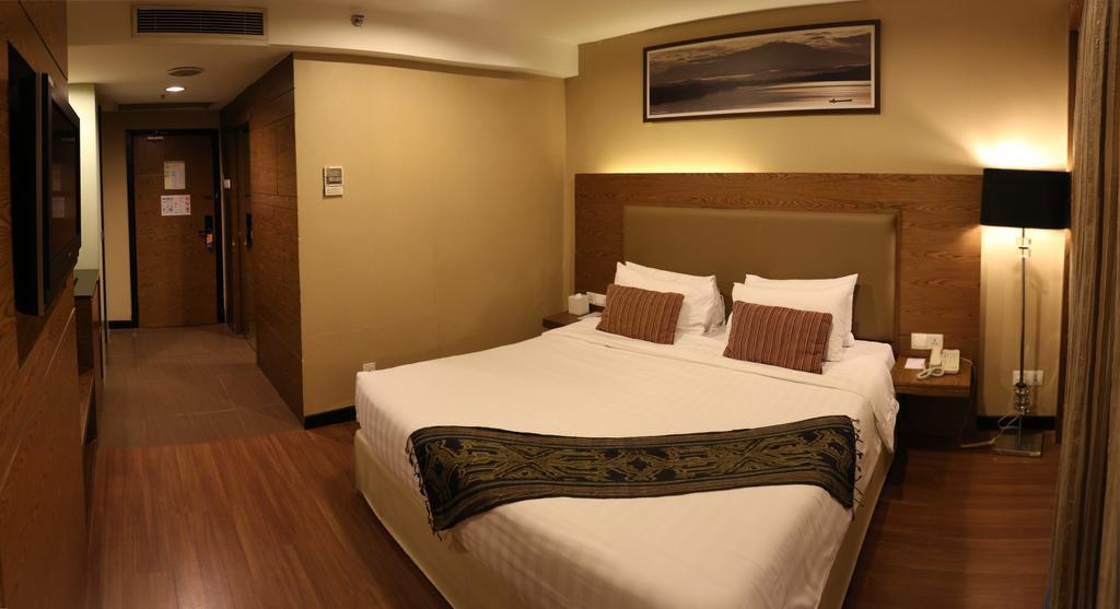 Grand Borneo Hotel Kota Kinabalu Exterior foto