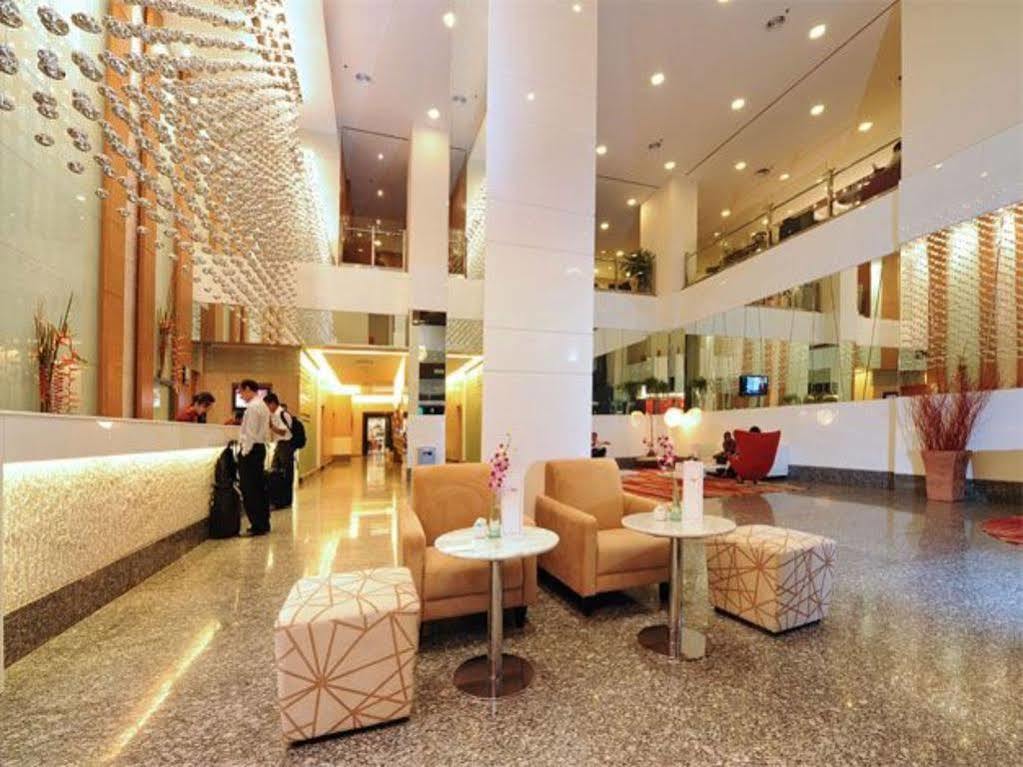 Grand Borneo Hotel Kota Kinabalu Exterior foto