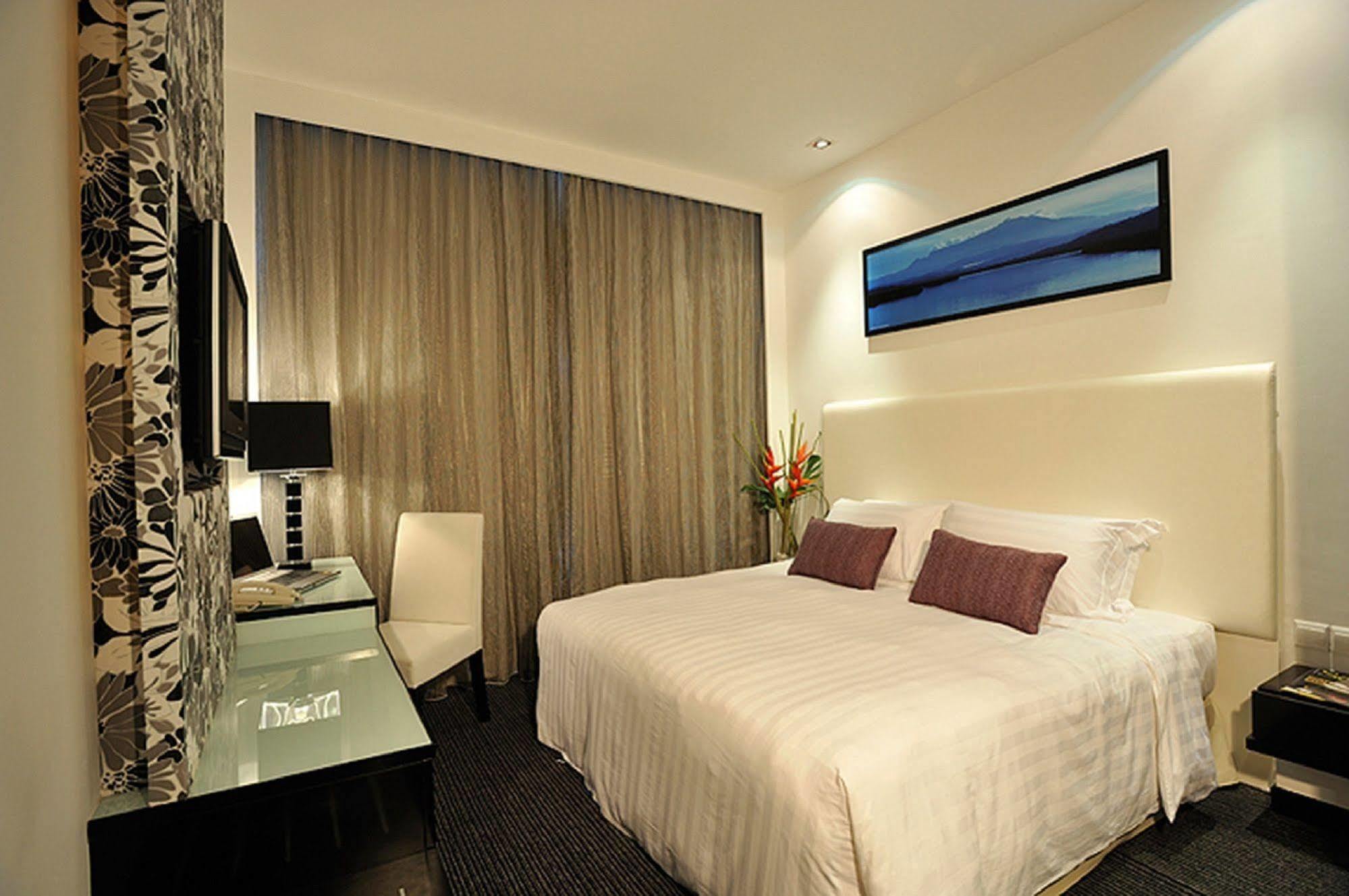 Grand Borneo Hotel Kota Kinabalu Exterior foto