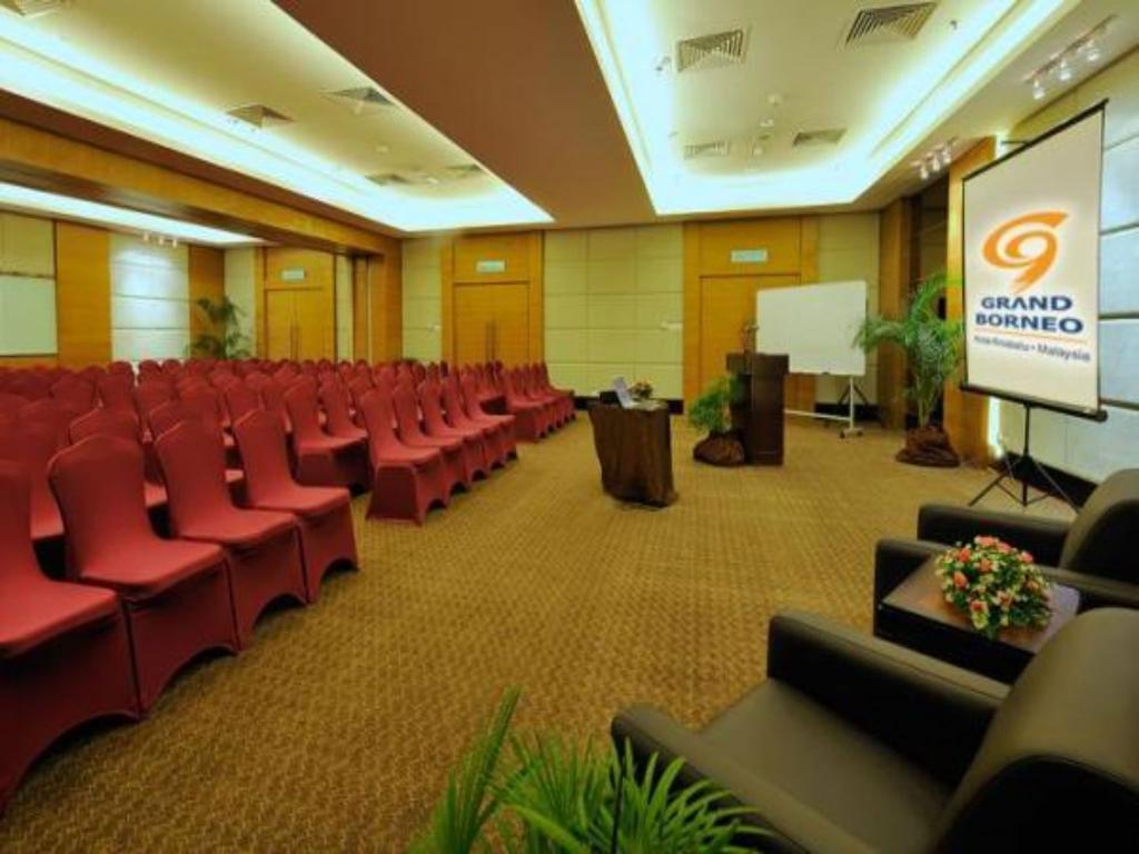 Grand Borneo Hotel Kota Kinabalu Exterior foto