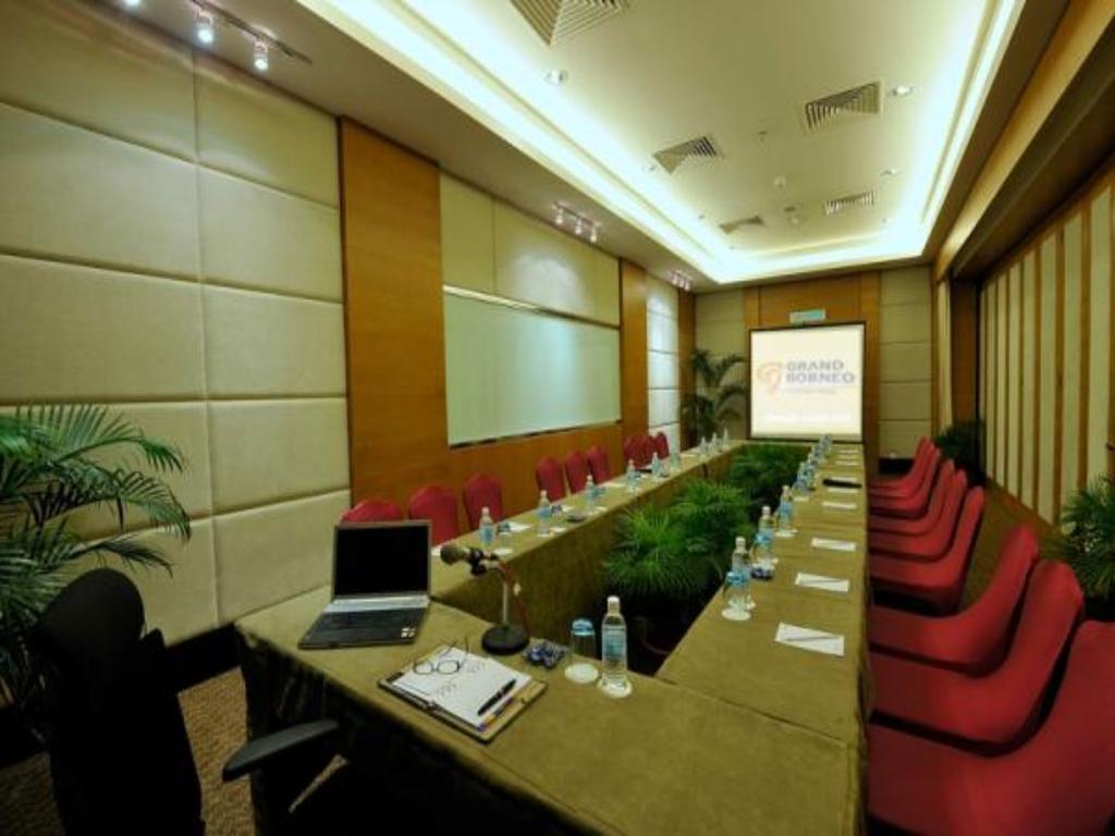 Grand Borneo Hotel Kota Kinabalu Exterior foto